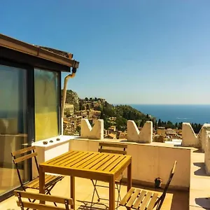 glamstudio-center-amazing-view-on-private-terrace-homgarden.taorminaitalyhotels.com/